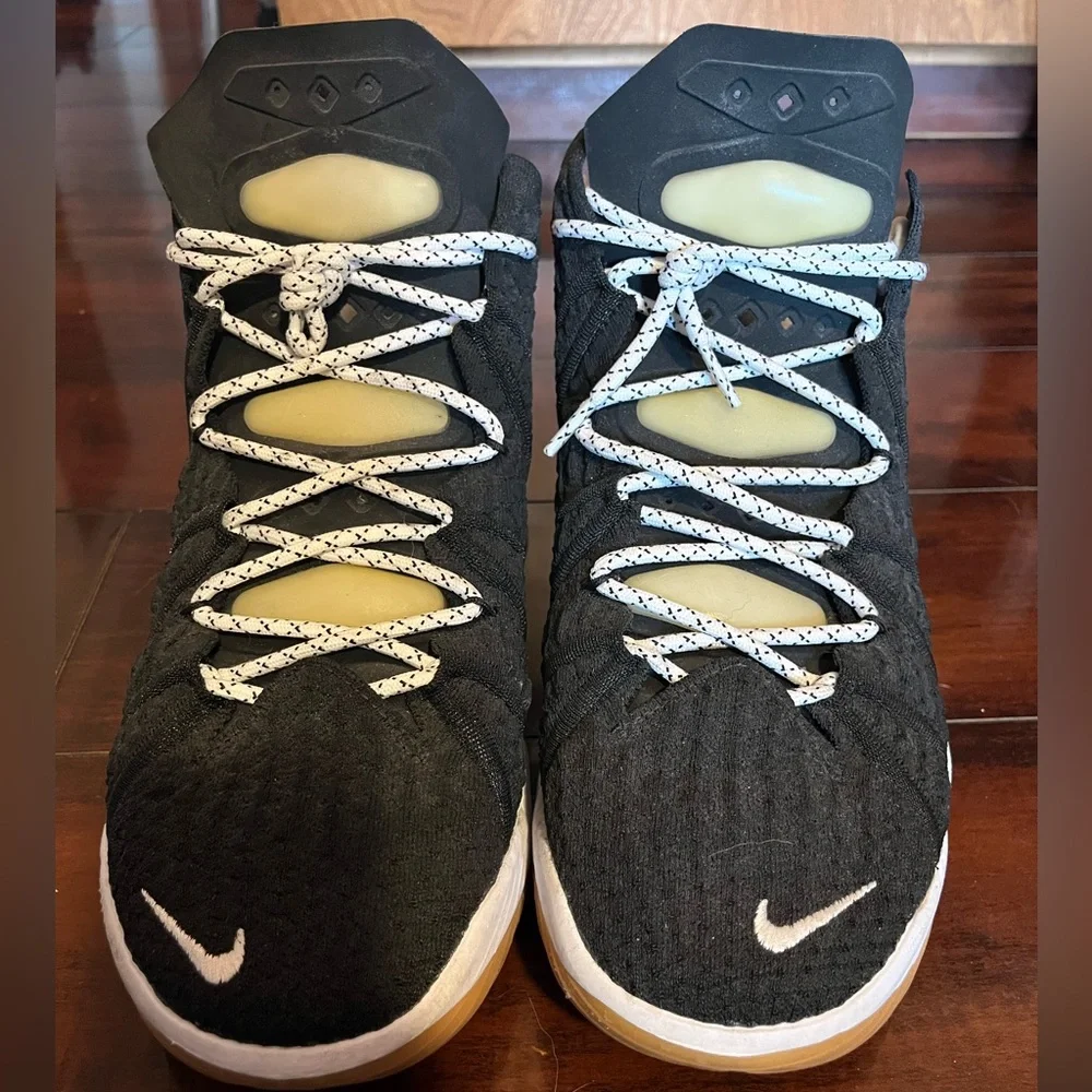 Men’s NIKE LeBron XVIII shoes, size 10.5, lightly used. - Picture 1 of 3